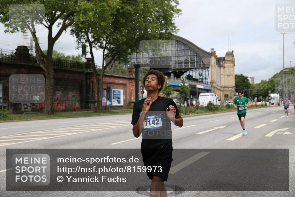 29.06.2025 - hella hamburg halbmarathon Yannick Fuchs http://msf.ph/oto/8159973 29.06.2025 10:20:05 20KM 1241, 2892, 5612, 7142, 13872, 14113, 14506, 16361, 16484, 17752, 18695, 18740 meine-sportfotos.de