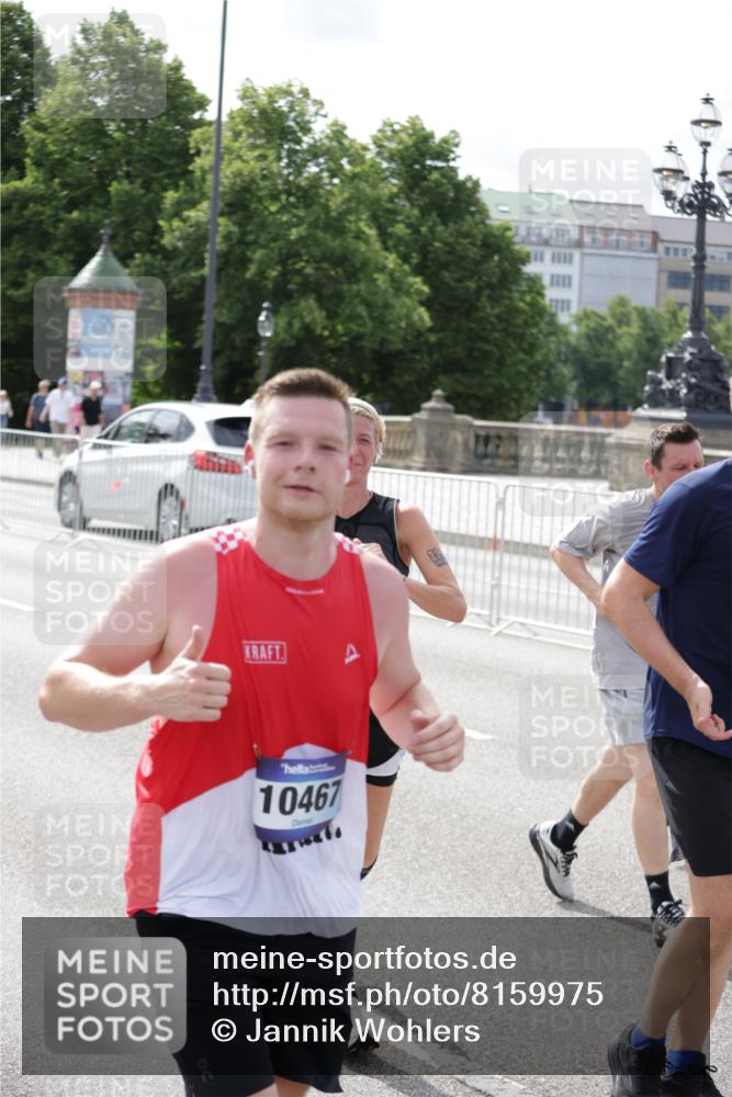 29.06.2025 - hella hamburg halbmarathon Jannik Wohlers http://msf.ph/oto/8159975 29.06.2025 10:18:27 Lombardsbrücke 1349, 1521, 2096, 2781, 2821, 3026, 3591, 3592, 3631, 4718, 4802, 4845, 5049, 5264, 5266, 5834, 5910, 6413, 7051, 7121, 7214, 7252, 8665, 8780, 9270, 9272, 9276, 9549, 10037, 10467, 10816, 10856, 11020, 12239, 12347, 12890, 13204, 13464, 14247, 14294, 14532, 14760, 14966, 14967, 15138, 15402, 15657, 15881, 16196, 17027, 17030, 17052, 17386, 17490, 17548, 17567, 17571, 18002, 18217, 18246, 18336, 18456, 18519, 18568, 19010 meine-sportfotos.de
