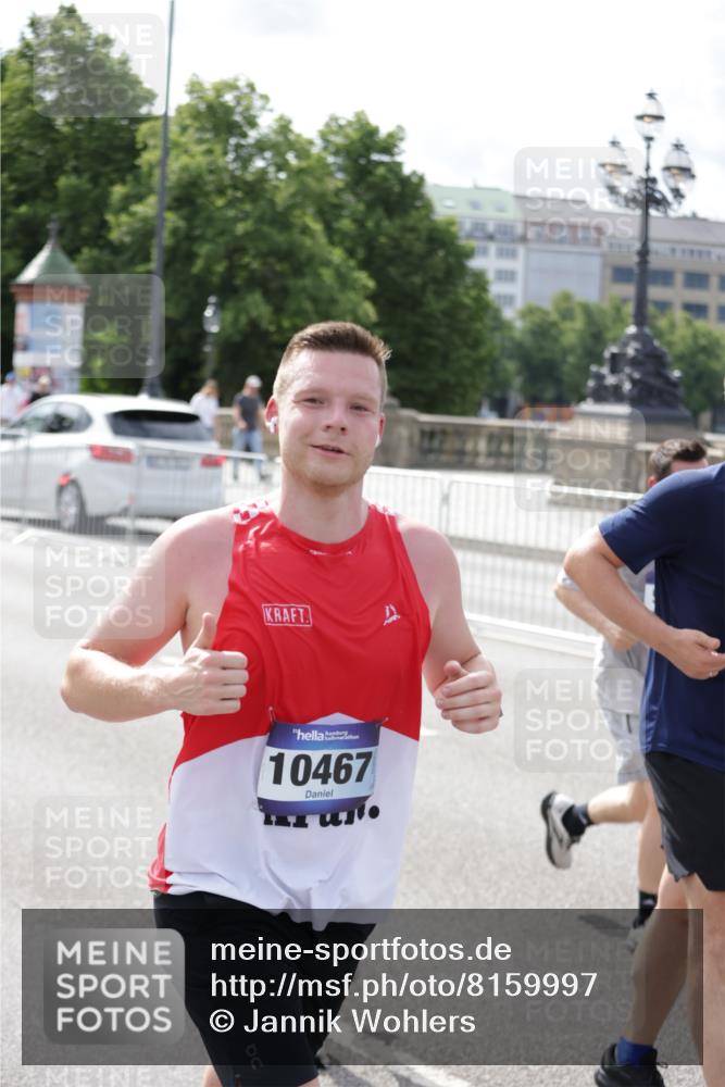 29.06.2025 - hella hamburg halbmarathon Jannik Wohlers http://msf.ph/oto/8159997 29.06.2025 10:18:28 Lombardsbrücke 1349, 1521, 2096, 2781, 2821, 3026, 3591, 3592, 3631, 4718, 4845, 5049, 5264, 5266, 5834, 5910, 6194, 6413, 6736, 7051, 7121, 7214, 7252, 8665, 8780, 9270, 9272, 9276, 9549, 10037, 10467, 10816, 10856, 11743, 12239, 12347, 12890, 13204, 13464, 14247, 14294, 14532, 14760, 14966, 15138, 15402, 15657, 15881, 16196, 17027, 17030, 17052, 17386, 17490, 17510, 17548, 17567, 17571, 18002, 18217, 18246, 18336, 18456, 18519, 18568, 18591, 19010 meine-sportfotos.de