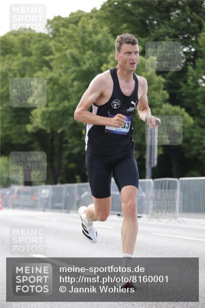 29.06.2025 - hella hamburg halbmarathon Jannik Wohlers http://msf.ph/oto/8160001 29.06.2025 09:39:28 Lombardsbrücke 51, 53, 6380, 11342, 11678, 14933, 17402, 19108 meine-sportfotos.de