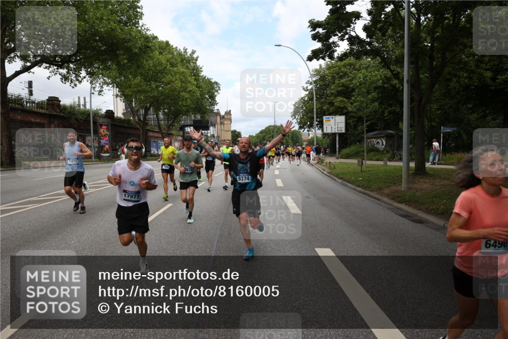 29.06.2025 - hella hamburg halbmarathon Yannick Fuchs http://msf.ph/oto/8160005 29.06.2025 10:38:45 20KM 1057, 1220, 1391, 1415, 1468, 1782, 1902, 1941, 2365, 2402, 2415, 2816, 3004, 3021, 3305, 3907, 4310, 4691, 4991, 4999, 5231, 5275, 5476, 5624, 5884, 6490, 6903, 7005, 7191, 7322, 8722, 9159, 9374, 9444, 9633, 10193, 10596, 11469, 12159, 12554, 12711, 12966, 13123, 14351, 14667, 14798, 14816, 15185, 15225, 15233, 15280, 15862, 16316, 16506, 16893, 17097, 17251, 17729, 17748, 18560, 18806, 19207 meine-sportfotos.de