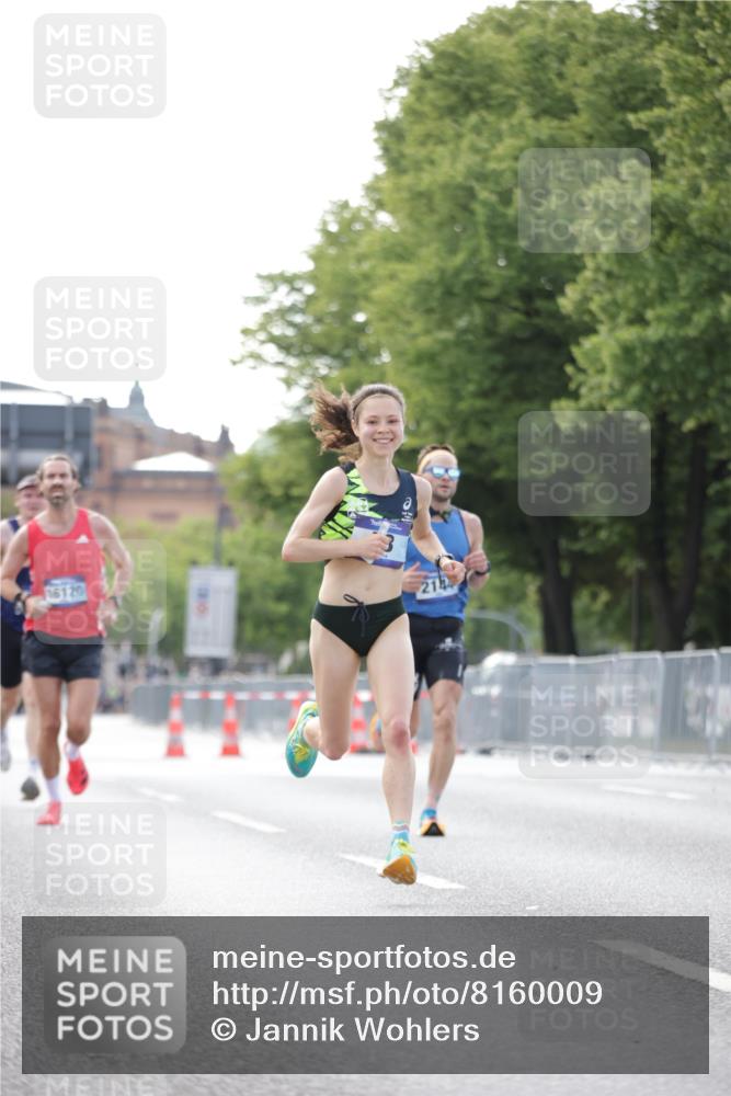 29.06.2025 - hella hamburg halbmarathon Jannik Wohlers http://msf.ph/oto/8160009 29.06.2025 09:39:30 Lombardsbrücke 51, 53, 2144, 3720, 6380, 11678, 14933, 16120, 17402 meine-sportfotos.de