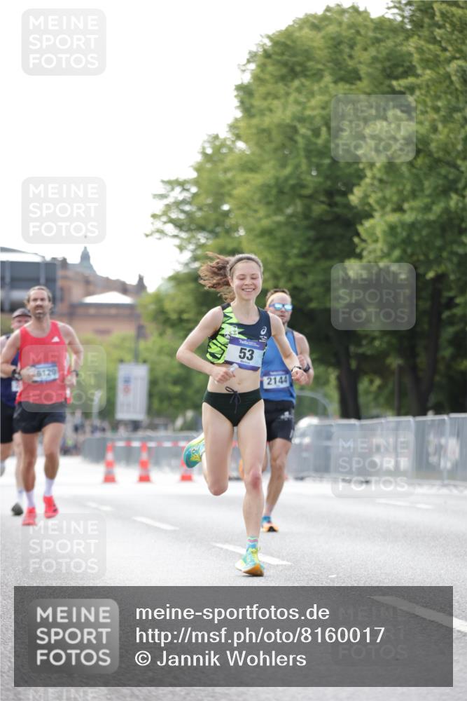 29.06.2025 - hella hamburg halbmarathon Jannik Wohlers http://msf.ph/oto/8160017 29.06.2025 09:39:30 Lombardsbrücke 51, 53, 2144, 3720, 6380, 11678, 14933, 16120, 17402 meine-sportfotos.de