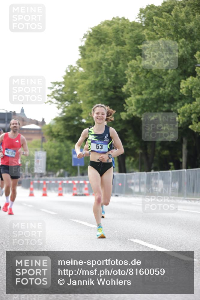 29.06.2025 - hella hamburg halbmarathon Jannik Wohlers http://msf.ph/oto/8160059 29.06.2025 09:39:30 Lombardsbrücke 51, 53, 2144, 3720, 6380, 11678, 14933, 16120, 17402 meine-sportfotos.de