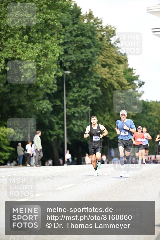 29.06.2025 - hella hamburg halbmarathon Dr. Thomas Lammeyer http://msf.ph/oto/8160060 29.06.2025 09:44:19 Kennedybrücke 2459, 7963, 9442, 10234 meine-sportfotos.de