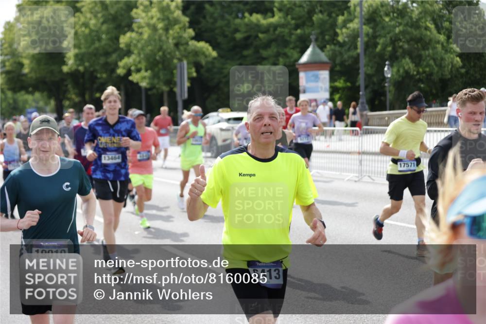 29.06.2025 - hella hamburg halbmarathon Jannik Wohlers http://msf.ph/oto/8160085 29.06.2025 10:18:31 Lombardsbrücke 1349, 1521, 2096, 2781, 2802, 2821, 3026, 3105, 3118, 3591, 3592, 3631, 4718, 4845, 5264, 5266, 5323, 5834, 6194, 6249, 6413, 6736, 7051, 7121, 7252, 8780, 9270, 9272, 9549, 9756, 9757, 10037, 10467, 10816, 11602, 11743, 12239, 12347, 12890, 13204, 13464, 14236, 14294, 14353, 14532, 14966, 15402, 15657, 15881, 16196, 16925, 17027, 17030, 17052, 17166, 17238, 17294, 17386, 17490, 17510, 17548, 17567, 17571, 18002, 18217, 18336, 18456, 18519, 18568, 18591, 19010 meine-sportfotos.de