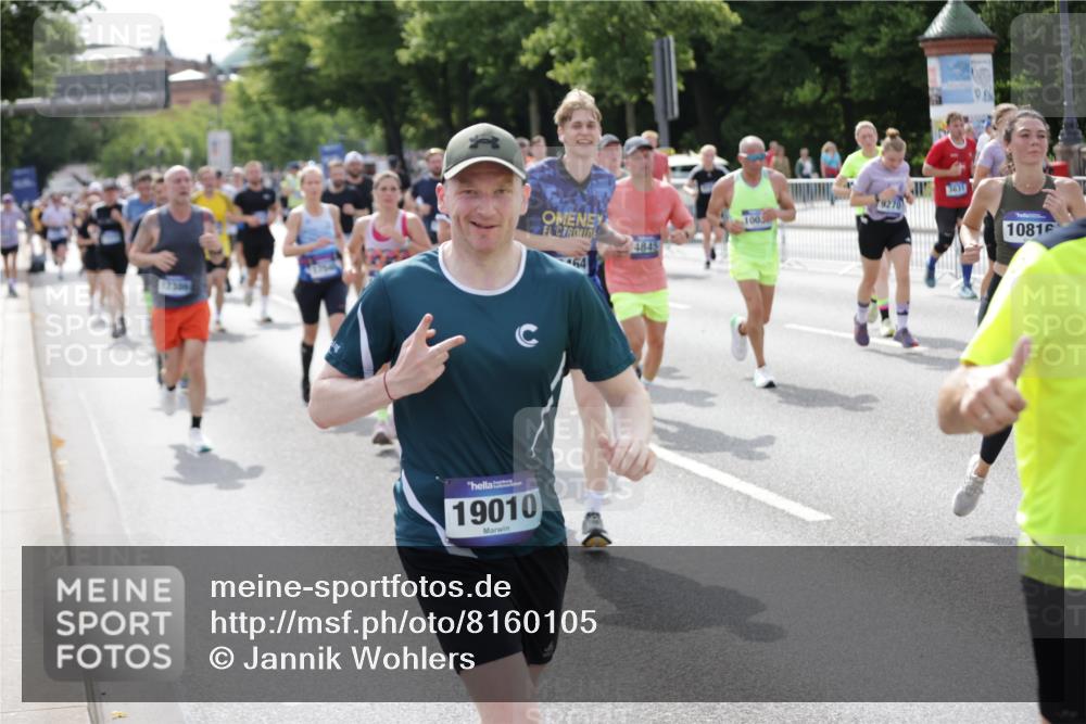 29.06.2025 - hella hamburg halbmarathon Jannik Wohlers http://msf.ph/oto/8160105 29.06.2025 10:18:32 Lombardsbrücke 1349, 1521, 2096, 2781, 2802, 2821, 3026, 3105, 3118, 3591, 3592, 3631, 4718, 4845, 5264, 5266, 5323, 5834, 6194, 6249, 6413, 6736, 7051, 7121, 7252, 8780, 9270, 9272, 9549, 9756, 9757, 10037, 10467, 10816, 11602, 11743, 12239, 12347, 12890, 13204, 13464, 14236, 14294, 14353, 14532, 14966, 15402, 15657, 15881, 16168, 16196, 16925, 17027, 17030, 17052, 17166, 17238, 17294, 17386, 17490, 17510, 17548, 17571, 18002, 18217, 18519, 18568, 18591, 19010 meine-sportfotos.de