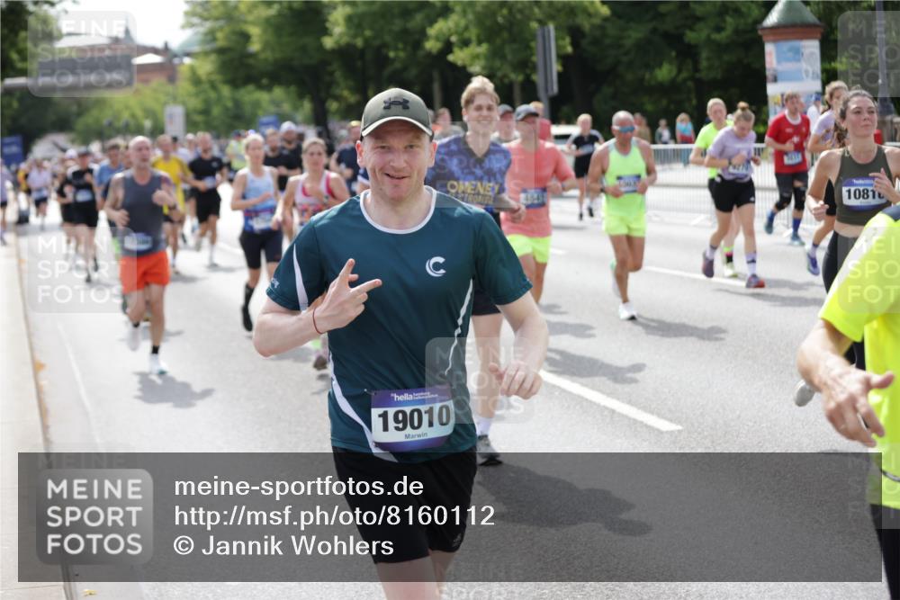 29.06.2025 - hella hamburg halbmarathon Jannik Wohlers http://msf.ph/oto/8160112 29.06.2025 10:18:32 Lombardsbrücke 1349, 1521, 2096, 2781, 2802, 2821, 3026, 3105, 3118, 3591, 3592, 3631, 4718, 4845, 5264, 5266, 5323, 5834, 6194, 6249, 6413, 6736, 7051, 7121, 7252, 8780, 9270, 9272, 9549, 9756, 9757, 10037, 10467, 10816, 11602, 11743, 12239, 12347, 12890, 13204, 13464, 14236, 14294, 14353, 14532, 14966, 15402, 15657, 15881, 16168, 16196, 16925, 17027, 17030, 17052, 17166, 17238, 17294, 17386, 17490, 17510, 17548, 17571, 18002, 18217, 18519, 18568, 18591, 19010 meine-sportfotos.de