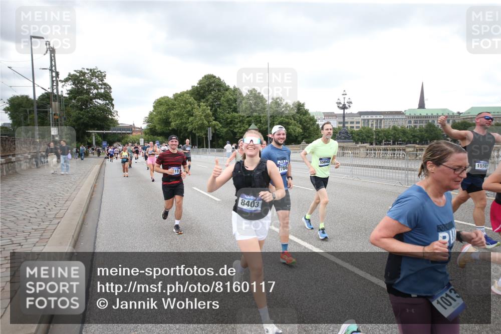 29.06.2025 - hella hamburg halbmarathon Jannik Wohlers http://msf.ph/oto/8160117 29.06.2025 10:54:51 Lombardsbrücke 1013, 2090, 2452, 3115, 3157, 3274, 3577, 4039, 4628, 5040, 5483, 6395, 6396, 6944, 7219, 7238, 7680, 7766, 8403, 8519, 10458, 11109, 11737, 11788, 11908, 12147, 12148, 13098, 13230, 13548, 14515, 14651, 14727, 15152, 15160, 15581, 15782, 15843, 16057, 16385, 16533, 17090, 19199 meine-sportfotos.de
