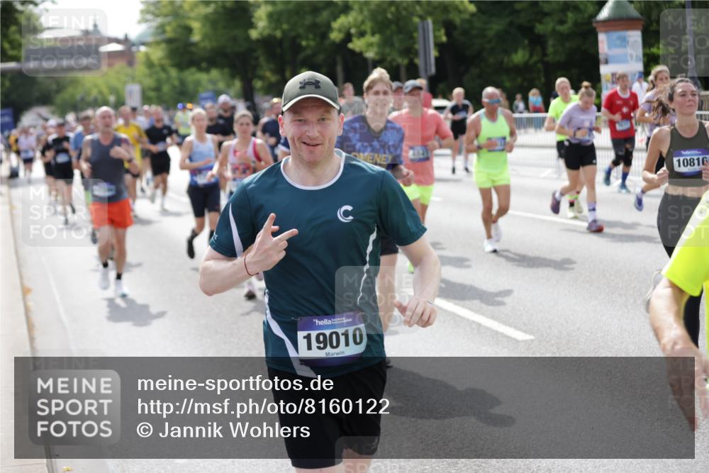 29.06.2025 - hella hamburg halbmarathon Jannik Wohlers http://msf.ph/oto/8160122 29.06.2025 10:18:32 Lombardsbrücke 1349, 1521, 2096, 2781, 2802, 2821, 3026, 3105, 3118, 3591, 3592, 3631, 4718, 4845, 5264, 5266, 5323, 5834, 6194, 6249, 6413, 6736, 7051, 7121, 7252, 8780, 9270, 9272, 9549, 9756, 9757, 10037, 10467, 10816, 11602, 11743, 12239, 12347, 12890, 13204, 13464, 14236, 14294, 14353, 14532, 14966, 15402, 15657, 15881, 16168, 16196, 16925, 17027, 17030, 17052, 17166, 17238, 17294, 17386, 17490, 17510, 17548, 17571, 18002, 18217, 18519, 18568, 18591, 19010 meine-sportfotos.de