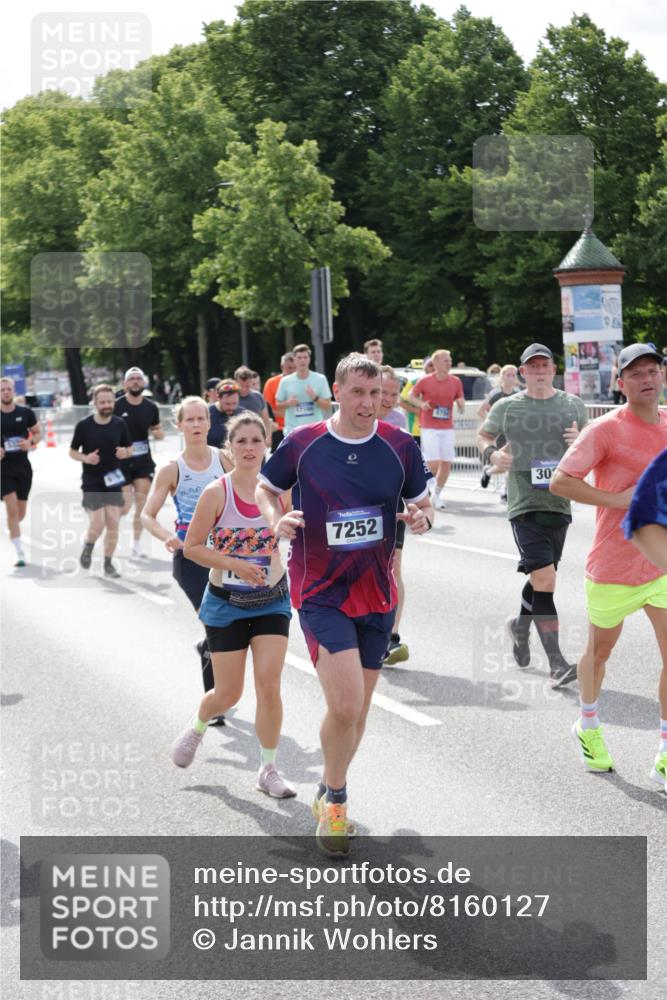 29.06.2025 - hella hamburg halbmarathon Jannik Wohlers http://msf.ph/oto/8160127 29.06.2025 10:18:33 Lombardsbrücke 1349, 1521, 2096, 2781, 2802, 2821, 3026, 3105, 3118, 3591, 3592, 3631, 4718, 4845, 5264, 5266, 5323, 5834, 6194, 6249, 6413, 6736, 7051, 7121, 7252, 8780, 9270, 9272, 9549, 9756, 9757, 10037, 10467, 10816, 11602, 11743, 12239, 12347, 12890, 13204, 13464, 14236, 14294, 14353, 14532, 14966, 15657, 15881, 16168, 16196, 16925, 17027, 17030, 17052, 17166, 17238, 17294, 17386, 17490, 17510, 17548, 17571, 17736, 17737, 18002, 18217, 18519, 18568, 18591, 19010 meine-sportfotos.de