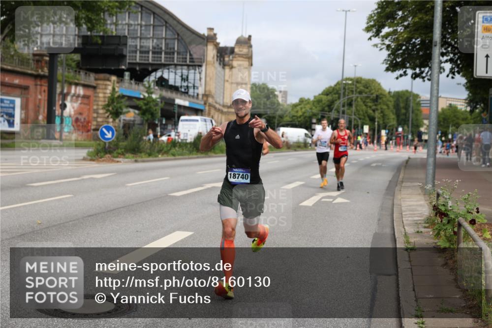 29.06.2025 - hella hamburg halbmarathon Yannick Fuchs http://msf.ph/oto/8160130 29.06.2025 10:20:09 20KM 1241, 2892, 7142, 10867, 11078, 13872, 14113, 14836, 15483, 16361, 16484, 17752, 18740 meine-sportfotos.de