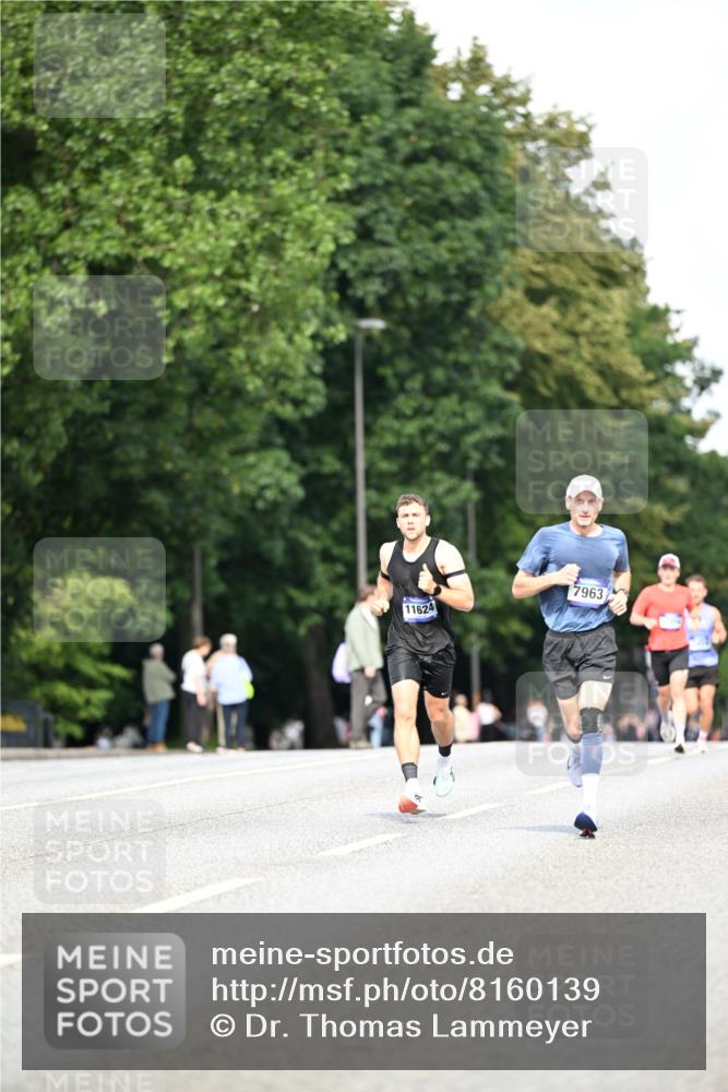 29.06.2025 - hella hamburg halbmarathon Dr. Thomas Lammeyer http://msf.ph/oto/8160139 29.06.2025 09:44:20 Kennedybrücke 2459, 7963, 9442, 10234 meine-sportfotos.de