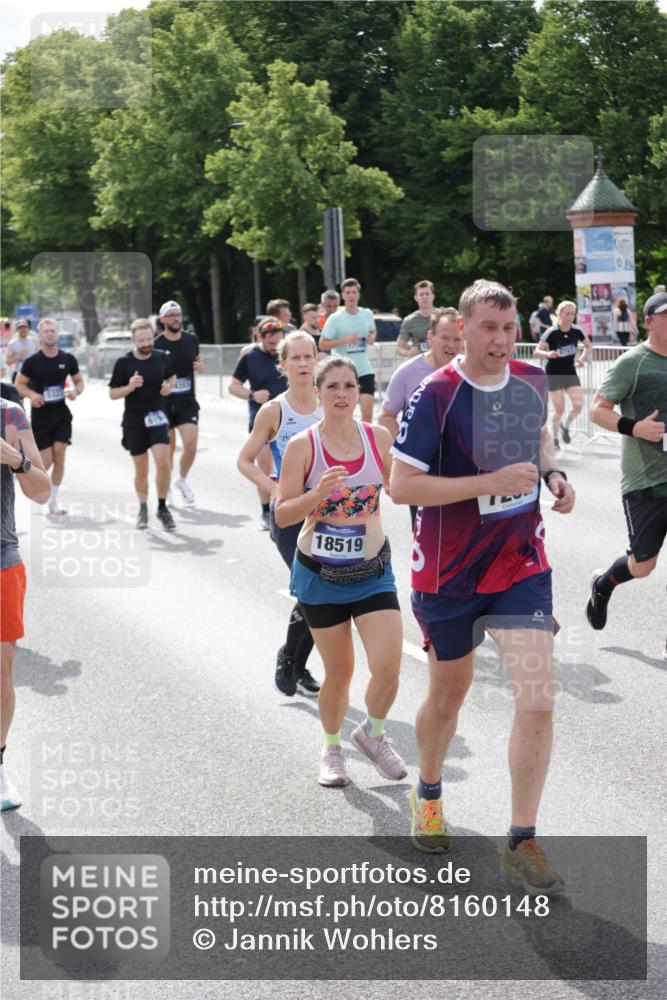 29.06.2025 - hella hamburg halbmarathon Jannik Wohlers http://msf.ph/oto/8160148 29.06.2025 10:18:34 Lombardsbrücke 1349, 1718, 2096, 2781, 2802, 3026, 3105, 3118, 3631, 4718, 4845, 5264, 5266, 5323, 5834, 6194, 6249, 6413, 6736, 7051, 7121, 7252, 8780, 9270, 9272, 9549, 9756, 9757, 10037, 10467, 10816, 11602, 11743, 12239, 12347, 12890, 13204, 13464, 14236, 14294, 14353, 14532, 14966, 15657, 15881, 16168, 16196, 16925, 17027, 17030, 17052, 17166, 17238, 17294, 17386, 17490, 17510, 17548, 17571, 17736, 17737, 18002, 18217, 18519, 18568, 18591, 19010 meine-sportfotos.de