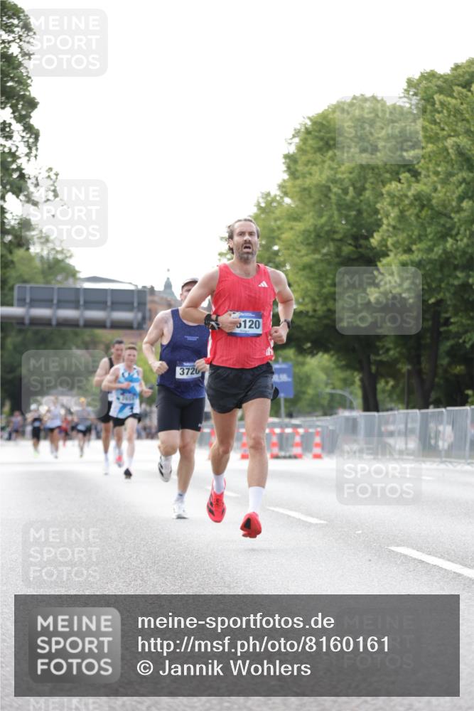29.06.2025 - hella hamburg halbmarathon Jannik Wohlers http://msf.ph/oto/8160161 29.06.2025 09:39:32 Lombardsbrücke 51, 53, 2144, 2659, 3720, 6380, 11678, 14933, 16120, 17402 meine-sportfotos.de