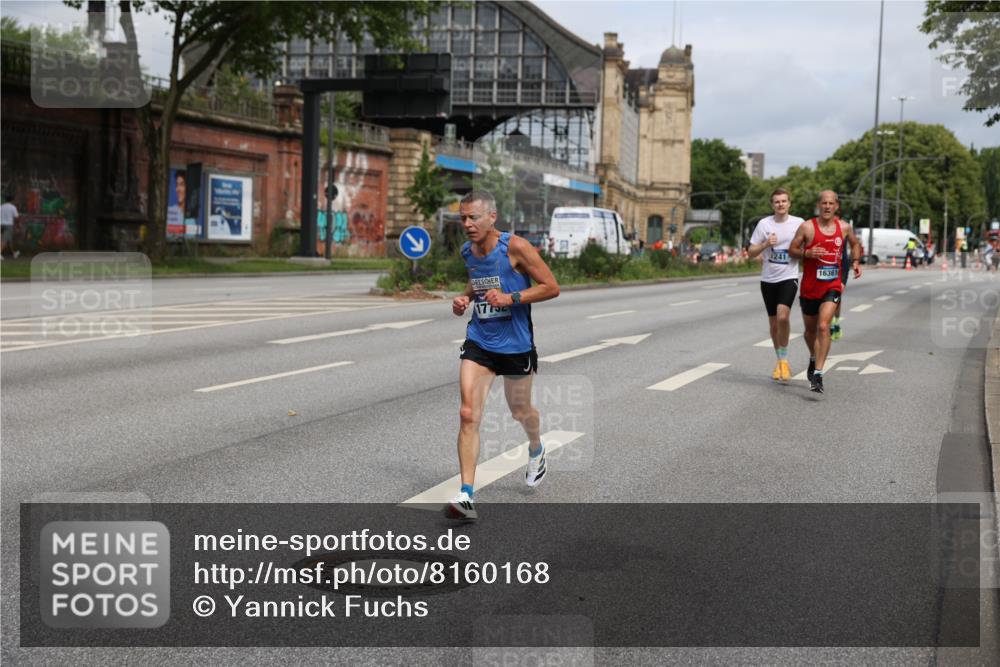 29.06.2025 - hella hamburg halbmarathon Yannick Fuchs http://msf.ph/oto/8160168 29.06.2025 10:20:10 20KM 1241, 1271, 2892, 7142, 10867, 11078, 13872, 14113, 14836, 15483, 16361, 16484, 17752, 18740 meine-sportfotos.de