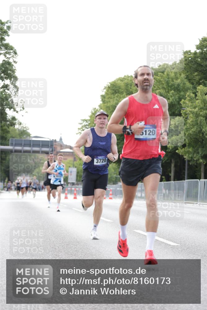 29.06.2025 - hella hamburg halbmarathon Jannik Wohlers http://msf.ph/oto/8160173 29.06.2025 09:39:34 Lombardsbrücke 53, 2144, 2659, 3720, 6380, 11678, 14717, 14933, 16120, 17402 meine-sportfotos.de