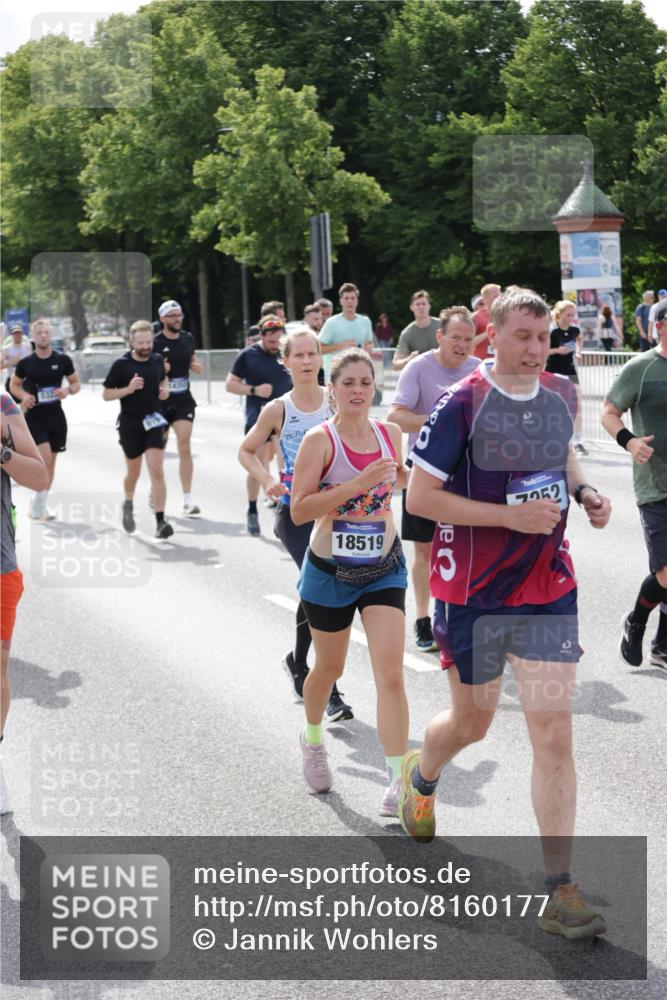 29.06.2025 - hella hamburg halbmarathon Jannik Wohlers http://msf.ph/oto/8160177 29.06.2025 10:18:34 Lombardsbrücke 1349, 1718, 2096, 2781, 2802, 3026, 3105, 3118, 3631, 4718, 4845, 5264, 5266, 5323, 5834, 6194, 6249, 6413, 6736, 7051, 7121, 7252, 8780, 9270, 9272, 9549, 9756, 9757, 10037, 10467, 10816, 11602, 11743, 12239, 12347, 12890, 13204, 13464, 14236, 14294, 14353, 14532, 14966, 15657, 15881, 16168, 16196, 16925, 17027, 17030, 17052, 17166, 17238, 17294, 17386, 17490, 17510, 17548, 17571, 17736, 17737, 18002, 18217, 18519, 18568, 18591, 19010 meine-sportfotos.de