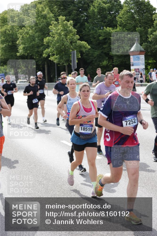 29.06.2025 - hella hamburg halbmarathon Jannik Wohlers http://msf.ph/oto/8160192 29.06.2025 10:18:34 Lombardsbrücke 1349, 1718, 2096, 2781, 2802, 3026, 3105, 3118, 3631, 4718, 4845, 5264, 5266, 5323, 5834, 6194, 6249, 6413, 6736, 7051, 7121, 7252, 8780, 9270, 9272, 9549, 9756, 9757, 10037, 10467, 10816, 11602, 11743, 12239, 12347, 12890, 13204, 13464, 14236, 14294, 14353, 14532, 14966, 15657, 15881, 16168, 16196, 16925, 17027, 17030, 17052, 17166, 17238, 17294, 17386, 17490, 17510, 17548, 17571, 17736, 17737, 18002, 18217, 18519, 18568, 18591, 19010 meine-sportfotos.de
