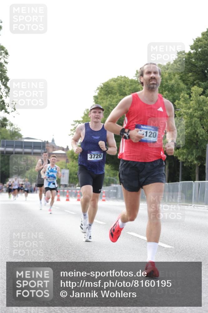 29.06.2025 - hella hamburg halbmarathon Jannik Wohlers http://msf.ph/oto/8160195 29.06.2025 09:39:34 Lombardsbrücke 53, 2144, 2659, 3720, 6380, 11678, 14717, 14933, 16120, 17402 meine-sportfotos.de