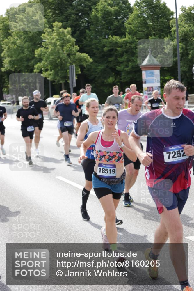 29.06.2025 - hella hamburg halbmarathon Jannik Wohlers http://msf.ph/oto/8160205 29.06.2025 10:18:34 Lombardsbrücke 1349, 1718, 2096, 2781, 2802, 3026, 3105, 3118, 3631, 4718, 4845, 5264, 5266, 5323, 5834, 6194, 6249, 6413, 6736, 7051, 7121, 7252, 8780, 9270, 9272, 9549, 9756, 9757, 10037, 10467, 10816, 11602, 11743, 12239, 12347, 12890, 13204, 13464, 14236, 14294, 14353, 14532, 14966, 15657, 15881, 16168, 16196, 16925, 17027, 17030, 17052, 17166, 17238, 17294, 17386, 17490, 17510, 17548, 17571, 17736, 17737, 18002, 18217, 18519, 18568, 18591, 19010 meine-sportfotos.de