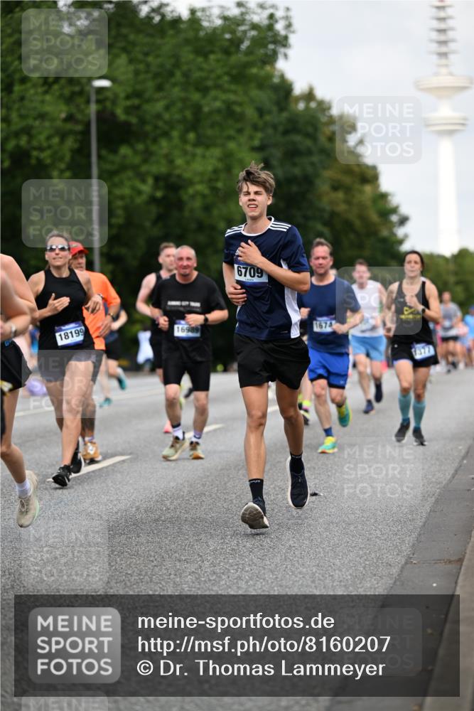 29.06.2025 - hella hamburg halbmarathon Dr. Thomas Lammeyer http://msf.ph/oto/8160207 29.06.2025 10:08:32 Kennedybrücke 1032, 1161, 1367, 1377, 1674, 2011, 3413, 3488, 4488, 4904, 5354, 5363, 5365, 5976, 6706, 6709, 8217, 10213, 10756, 10962 meine-sportfotos.de