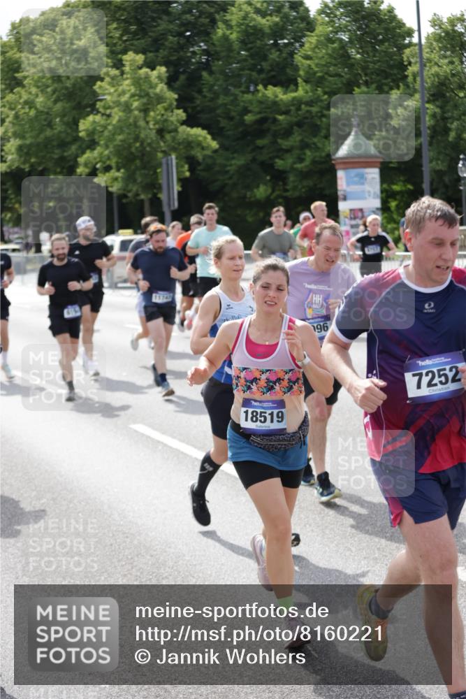 29.06.2025 - hella hamburg halbmarathon Jannik Wohlers http://msf.ph/oto/8160221 29.06.2025 10:18:34 Lombardsbrücke 1349, 1718, 2096, 2781, 2802, 3026, 3105, 3118, 3631, 4718, 4845, 5264, 5266, 5323, 5834, 6194, 6249, 6413, 6736, 7051, 7121, 7252, 8780, 9270, 9272, 9549, 9756, 9757, 10037, 10467, 10816, 11602, 11743, 12239, 12347, 12890, 13204, 13464, 14236, 14294, 14353, 14532, 14966, 15657, 15881, 16168, 16196, 16925, 17027, 17030, 17052, 17166, 17238, 17294, 17386, 17490, 17510, 17548, 17571, 17736, 17737, 18002, 18217, 18519, 18568, 18591, 19010 meine-sportfotos.de