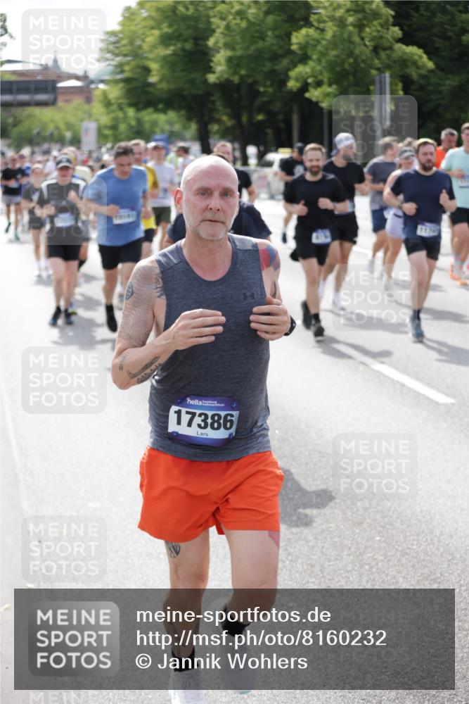 29.06.2025 - hella hamburg halbmarathon Jannik Wohlers http://msf.ph/oto/8160232 29.06.2025 10:18:35 Lombardsbrücke 1349, 1718, 1755, 2096, 2781, 2802, 3026, 3105, 3118, 3631, 4718, 4845, 5264, 5266, 5323, 6194, 6249, 6413, 6482, 6736, 7051, 7252, 8780, 9270, 9272, 9549, 9756, 9757, 10037, 10467, 10816, 11602, 11743, 12239, 12890, 13204, 13464, 14236, 14294, 14353, 14532, 14966, 15657, 16168, 16196, 16925, 17027, 17030, 17052, 17166, 17238, 17294, 17386, 17490, 17510, 17548, 17571, 17736, 17737, 18002, 18217, 18519, 18568, 18591, 19010 meine-sportfotos.de