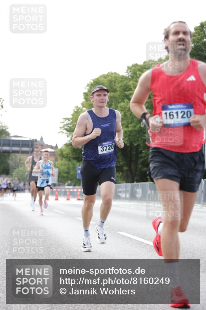 29.06.2025 - hella hamburg halbmarathon Jannik Wohlers http://msf.ph/oto/8160249 29.06.2025 09:39:34 Lombardsbrücke 53, 2144, 2659, 3720, 6380, 11678, 14717, 14933, 16120, 17402 meine-sportfotos.de