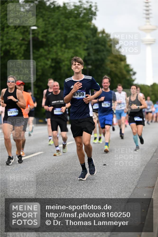 29.06.2025 - hella hamburg halbmarathon Dr. Thomas Lammeyer http://msf.ph/oto/8160250 29.06.2025 10:08:32 Kennedybrücke 1032, 1161, 1367, 1377, 1674, 2011, 3413, 3488, 4488, 4904, 5354, 5363, 5365, 5976, 6706, 6709, 8217, 10213, 10756, 10962 meine-sportfotos.de