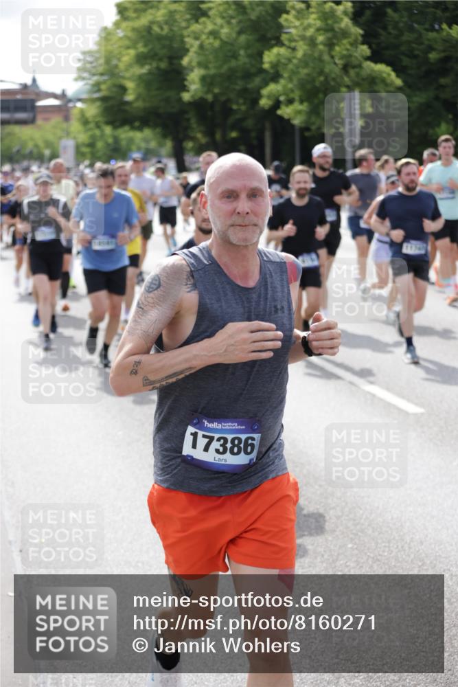 29.06.2025 - hella hamburg halbmarathon Jannik Wohlers http://msf.ph/oto/8160271 29.06.2025 10:18:35 Lombardsbrücke 1349, 1718, 1755, 2096, 2781, 2802, 3026, 3105, 3118, 3631, 4718, 4845, 5264, 5266, 5323, 6194, 6249, 6413, 6482, 6736, 7051, 7252, 8780, 9270, 9272, 9549, 9756, 9757, 10037, 10467, 10816, 11602, 11743, 12239, 12890, 13204, 13464, 14236, 14294, 14353, 14532, 14966, 15657, 16168, 16196, 16925, 17027, 17030, 17052, 17166, 17238, 17294, 17386, 17490, 17510, 17548, 17571, 17736, 17737, 18002, 18217, 18519, 18568, 18591, 19010 meine-sportfotos.de
