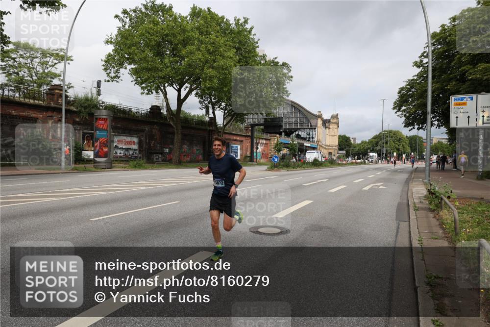 29.06.2025 - hella hamburg halbmarathon Yannick Fuchs http://msf.ph/oto/8160279 29.06.2025 10:20:14 20KM 1241, 1271, 10867, 11078, 13872, 13913, 14113, 14836, 15483, 16361, 16484, 17752, 18740 meine-sportfotos.de