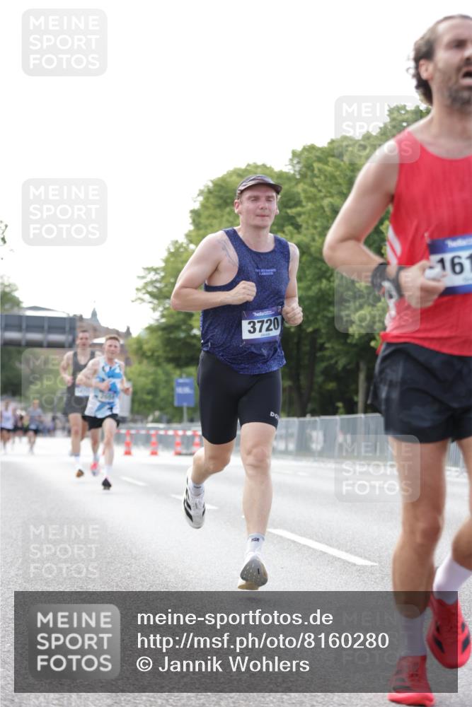 29.06.2025 - hella hamburg halbmarathon Jannik Wohlers http://msf.ph/oto/8160280 29.06.2025 09:39:34 Lombardsbrücke 53, 2144, 2659, 3720, 6380, 11678, 14717, 14933, 16120, 17402 meine-sportfotos.de