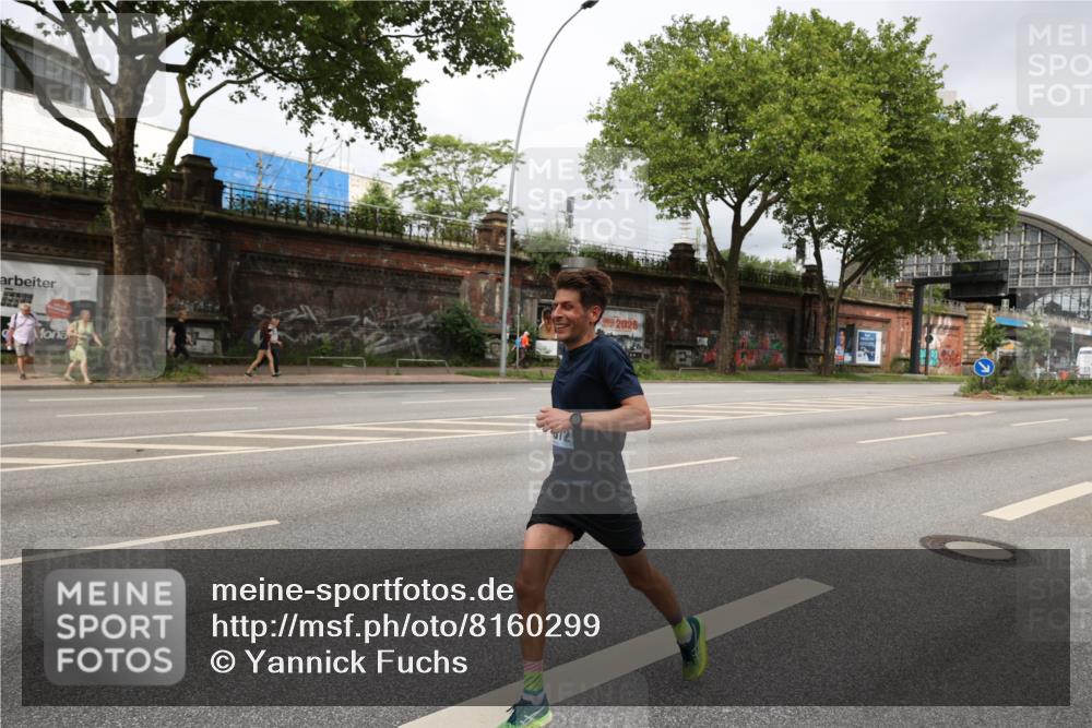 29.06.2025 - hella hamburg halbmarathon Yannick Fuchs http://msf.ph/oto/8160299 29.06.2025 10:20:15 20KM 1241, 1271, 10867, 11078, 13872, 13913, 14113, 14836, 15483, 16361, 16484, 17752 meine-sportfotos.de