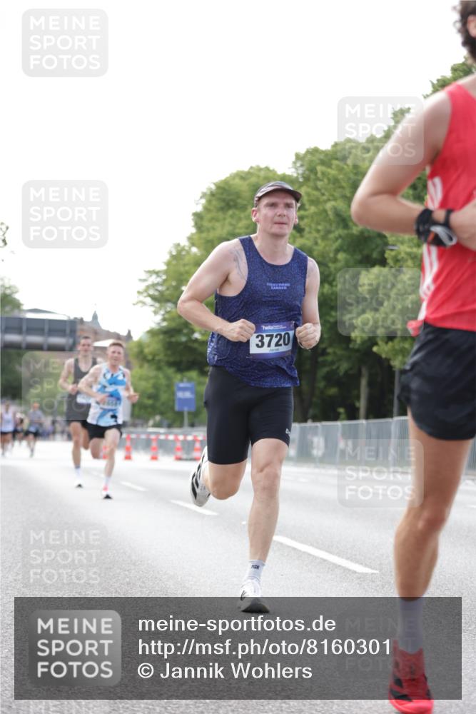 29.06.2025 - hella hamburg halbmarathon Jannik Wohlers http://msf.ph/oto/8160301 29.06.2025 09:39:34 Lombardsbrücke 53, 2144, 2659, 3720, 6380, 11678, 14717, 14933, 16120, 17402 meine-sportfotos.de