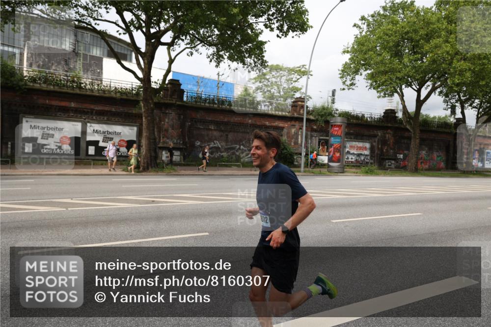 29.06.2025 - hella hamburg halbmarathon Yannick Fuchs http://msf.ph/oto/8160307 29.06.2025 10:20:15 20KM 1241, 1271, 10867, 11078, 13872, 13913, 14113, 14836, 15483, 16361, 16484, 17752 meine-sportfotos.de
