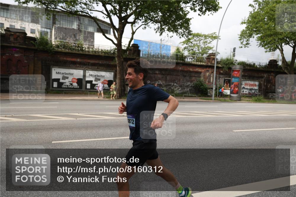 29.06.2025 - hella hamburg halbmarathon Yannick Fuchs http://msf.ph/oto/8160312 29.06.2025 10:20:15 20KM 1241, 1271, 10867, 11078, 13872, 13913, 14113, 14836, 15483, 16361, 16484, 17752 meine-sportfotos.de