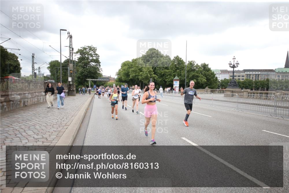 29.06.2025 - hella hamburg halbmarathon Jannik Wohlers http://msf.ph/oto/8160313 29.06.2025 10:54:54 Lombardsbrücke 1013, 1917, 2090, 2452, 3115, 3157, 3577, 4039, 4628, 5040, 5483, 6395, 6396, 6944, 7219, 7680, 7766, 8403, 8519, 10458, 10885, 11109, 11737, 12147, 12148, 13098, 13230, 14515, 14651, 14727, 15152, 15160, 15581, 15782, 15843, 16385, 16533, 17090, 19199 meine-sportfotos.de