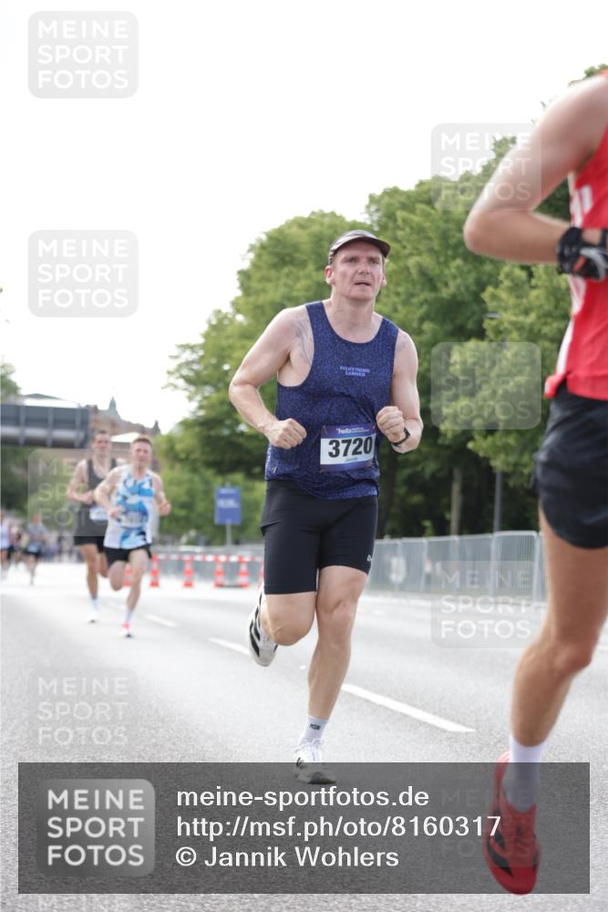 29.06.2025 - hella hamburg halbmarathon Jannik Wohlers http://msf.ph/oto/8160317 29.06.2025 09:39:34 Lombardsbrücke 53, 2144, 2659, 3720, 6380, 11678, 14717, 14933, 16120, 17402 meine-sportfotos.de