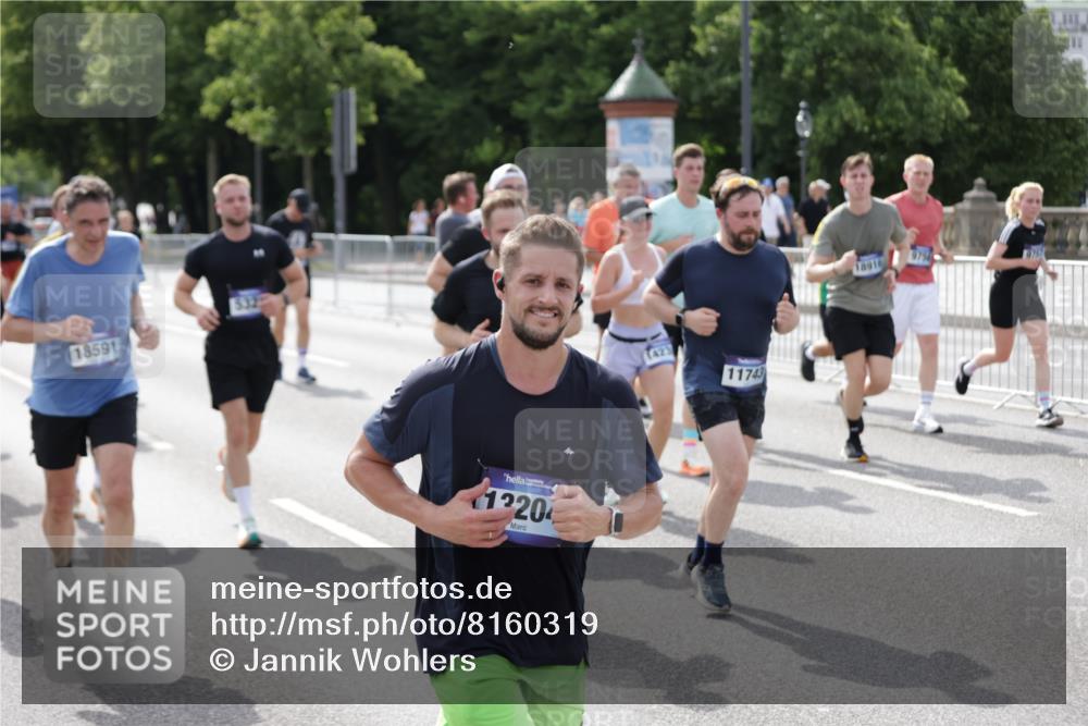 29.06.2025 - hella hamburg halbmarathon Jannik Wohlers http://msf.ph/oto/8160319 29.06.2025 10:18:36 Lombardsbrücke 1349, 1718, 1755, 2096, 2802, 3026, 3105, 3118, 3631, 4718, 4845, 5034, 5098, 5264, 5266, 5323, 6194, 6249, 6413, 6477, 6482, 6736, 7051, 7252, 8780, 9270, 9272, 9549, 9652, 9756, 9757, 10037, 10467, 10816, 11602, 11743, 12239, 12890, 13204, 13464, 14236, 14294, 14353, 14966, 15594, 15657, 16168, 16925, 17027, 17030, 17052, 17166, 17238, 17294, 17386, 17490, 17510, 17548, 17571, 17736, 17737, 18002, 18217, 18519, 18568, 18591, 19010 meine-sportfotos.de