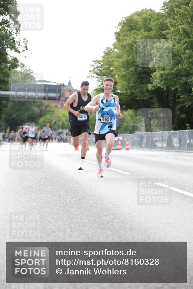 29.06.2025 - hella hamburg halbmarathon Jannik Wohlers http://msf.ph/oto/8160328 29.06.2025 09:39:35 Lombardsbrücke 53, 2144, 2659, 3720, 6380, 11678, 14717, 14933, 16120, 17402 meine-sportfotos.de
