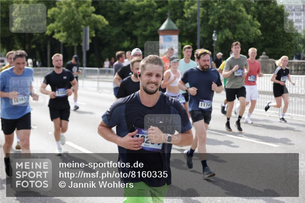 29.06.2025 - hella hamburg halbmarathon Jannik Wohlers http://msf.ph/oto/8160335 29.06.2025 10:18:36 Lombardsbrücke 1349, 1718, 1755, 2096, 2802, 3026, 3105, 3118, 3631, 4718, 4845, 5034, 5098, 5264, 5266, 5323, 6194, 6249, 6413, 6477, 6482, 6736, 7051, 7252, 8780, 9270, 9272, 9549, 9652, 9756, 9757, 10037, 10467, 10816, 11602, 11743, 12239, 12890, 13204, 13464, 14236, 14294, 14353, 14966, 15594, 15657, 16168, 16925, 17027, 17030, 17052, 17166, 17238, 17294, 17386, 17490, 17510, 17548, 17571, 17736, 17737, 18002, 18217, 18519, 18568, 18591, 19010 meine-sportfotos.de