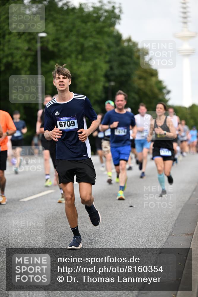 29.06.2025 - hella hamburg halbmarathon Dr. Thomas Lammeyer http://msf.ph/oto/8160354 29.06.2025 10:08:33 Kennedybrücke 1161, 1367, 1377, 1674, 2011, 3413, 3488, 4146, 4488, 4904, 5354, 5365, 5976, 6706, 6709, 8217, 10213, 10756, 10962 meine-sportfotos.de