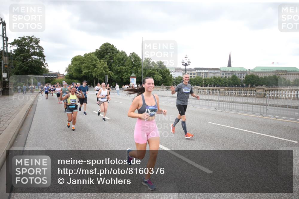 29.06.2025 - hella hamburg halbmarathon Jannik Wohlers http://msf.ph/oto/8160376 29.06.2025 10:54:55 Lombardsbrücke 1013, 1917, 2090, 2452, 3115, 3157, 3577, 4039, 4628, 5040, 5483, 6395, 6396, 6944, 7219, 7680, 7766, 8403, 8519, 10458, 10885, 11109, 11737, 13098, 13230, 14515, 14651, 14727, 15152, 15160, 15581, 15782, 15843, 16385, 16533, 17396, 19199 meine-sportfotos.de