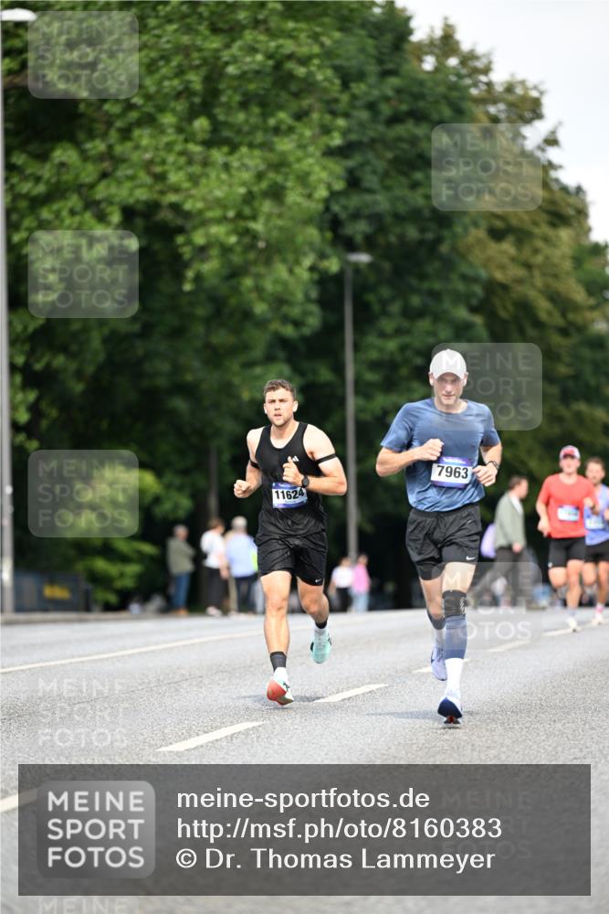 29.06.2025 - hella hamburg halbmarathon Dr. Thomas Lammeyer http://msf.ph/oto/8160383 29.06.2025 09:44:22 Kennedybrücke 2459, 4128, 7963, 9442, 10234 meine-sportfotos.de