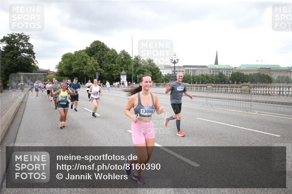 29.06.2025 - hella hamburg halbmarathon Jannik Wohlers http://msf.ph/oto/8160390 29.06.2025 10:54:55 Lombardsbrücke 1013, 1917, 2090, 2452, 3115, 3157, 3577, 4039, 4628, 5040, 5483, 6395, 6396, 6944, 7219, 7680, 7766, 8403, 8519, 10458, 10885, 11109, 11737, 13098, 13230, 14515, 14651, 14727, 15152, 15160, 15581, 15782, 15843, 16385, 16533, 17396, 19199 meine-sportfotos.de