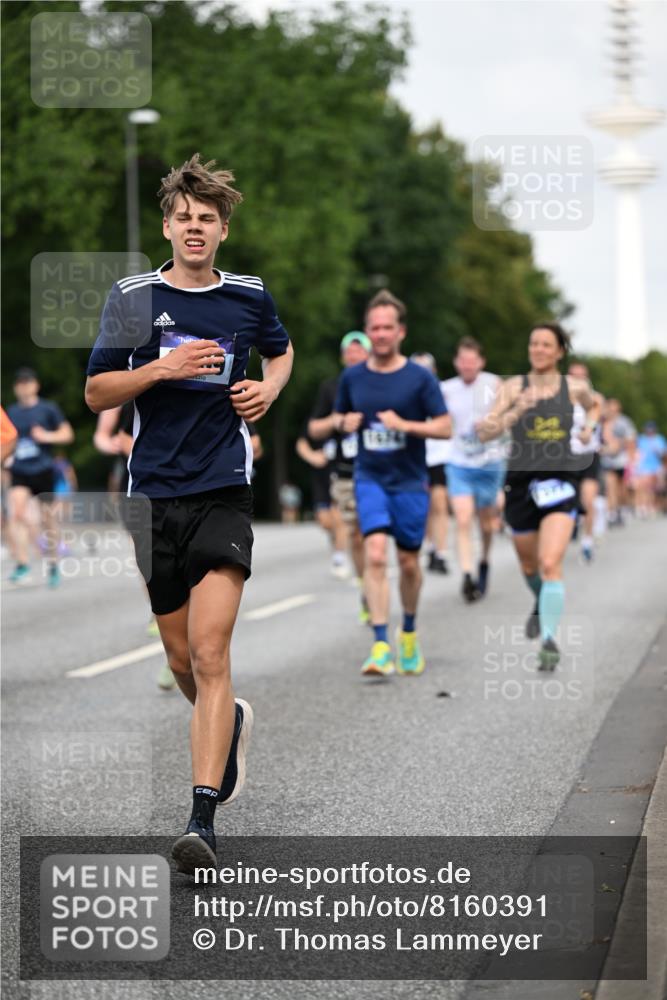 29.06.2025 - hella hamburg halbmarathon Dr. Thomas Lammeyer http://msf.ph/oto/8160391 29.06.2025 10:08:33 Kennedybrücke 1161, 1367, 1377, 1674, 2011, 3413, 3488, 4146, 4488, 4904, 5354, 5365, 5976, 6706, 6709, 8217, 10213, 10756, 10962 meine-sportfotos.de