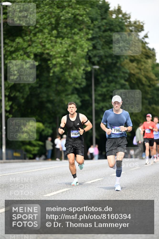 29.06.2025 - hella hamburg halbmarathon Dr. Thomas Lammeyer http://msf.ph/oto/8160394 29.06.2025 09:44:22 Kennedybrücke 2459, 4128, 7963, 9442, 10234 meine-sportfotos.de
