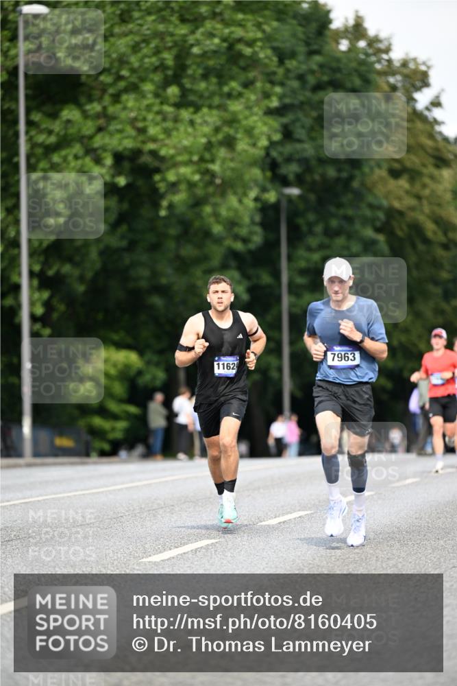 29.06.2025 - hella hamburg halbmarathon Dr. Thomas Lammeyer http://msf.ph/oto/8160405 29.06.2025 09:44:22 Kennedybrücke 2459, 4128, 7963, 9442, 10234 meine-sportfotos.de