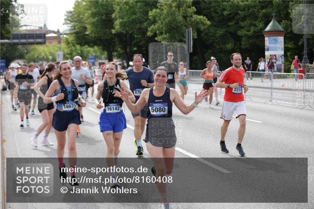 29.06.2025 - hella hamburg halbmarathon Jannik Wohlers http://msf.ph/oto/8160408 29.06.2025 10:18:50 Lombardsbrücke 1718, 1755, 2311, 2589, 2802, 2812, 3105, 3118, 4722, 5034, 5080, 5098, 5178, 5323, 5429, 6249, 6477, 6482, 6542, 7143, 8575, 8761, 8778, 9252, 9652, 9756, 9757, 10039, 10124, 10129, 10966, 11081, 11247, 11602, 12007, 12619, 12621, 13180, 13424, 13544, 13781, 13984, 14000, 14236, 14353, 14593, 15594, 15780, 15802, 16142, 16168, 16490, 16613, 16631, 16925, 17166, 17187, 17238, 17294, 17721, 17736, 17737, 18151 meine-sportfotos.de